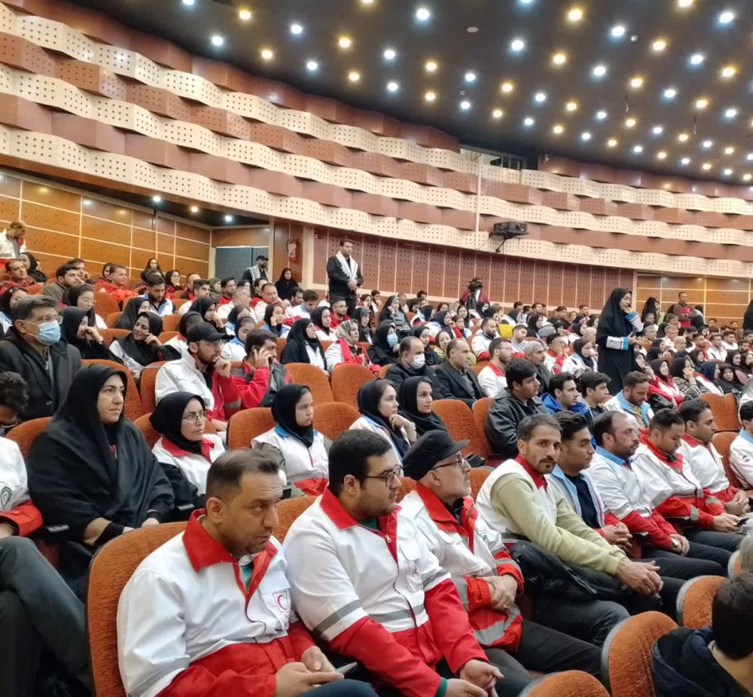 امدادگران کمیجانی در یادواره ۵۵ شهید امدادگر