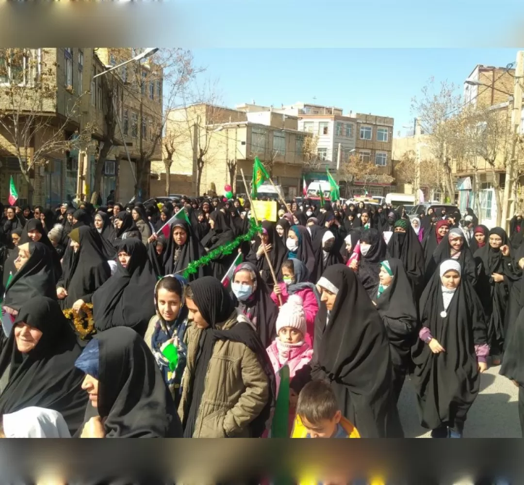 حضور گسترده مردم خنداب در راهپیمایی22 بهمن