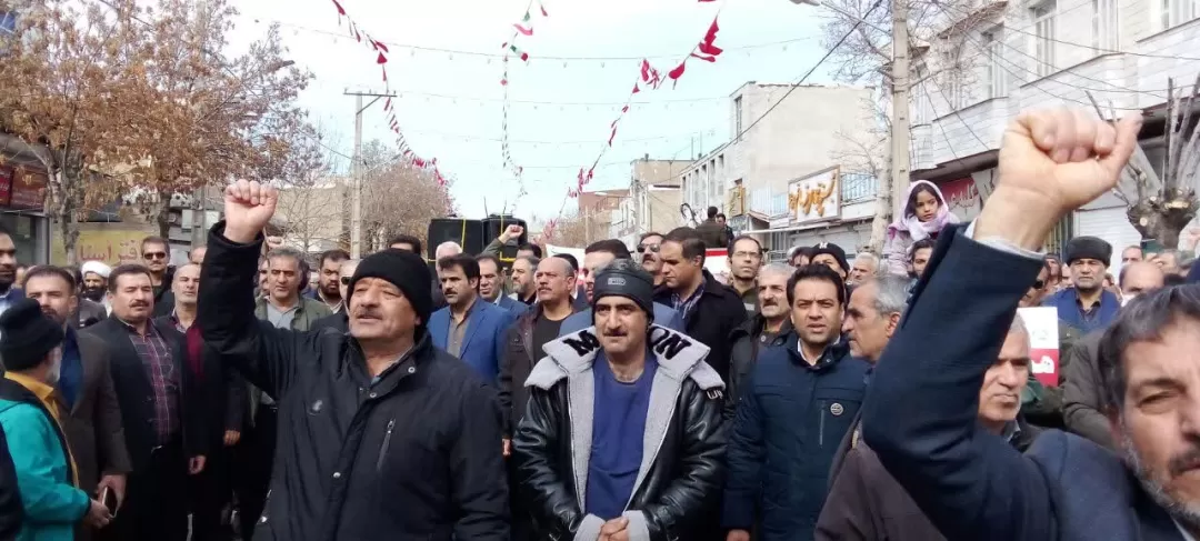روایتی از حضور مردم شازند در راهپیمایی