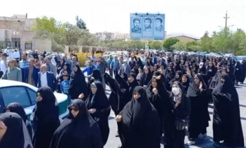 راهپیمایی نمازگزاران ساوجی در حمایت از «وعده صادق»