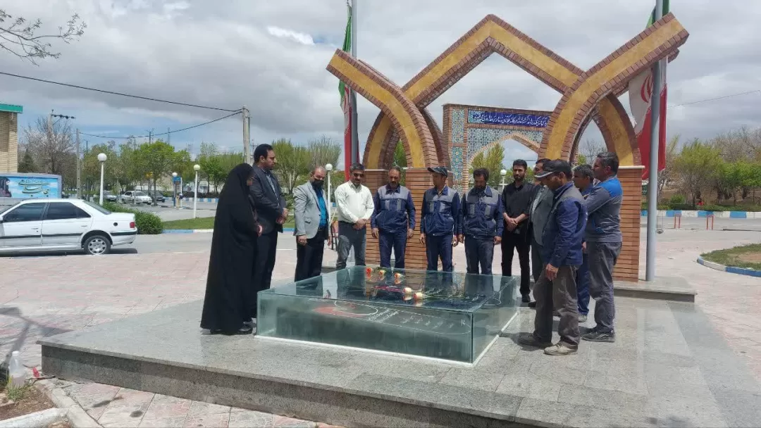 گلزار شهدای گمنام غبارروبی و عطر افشانی شد