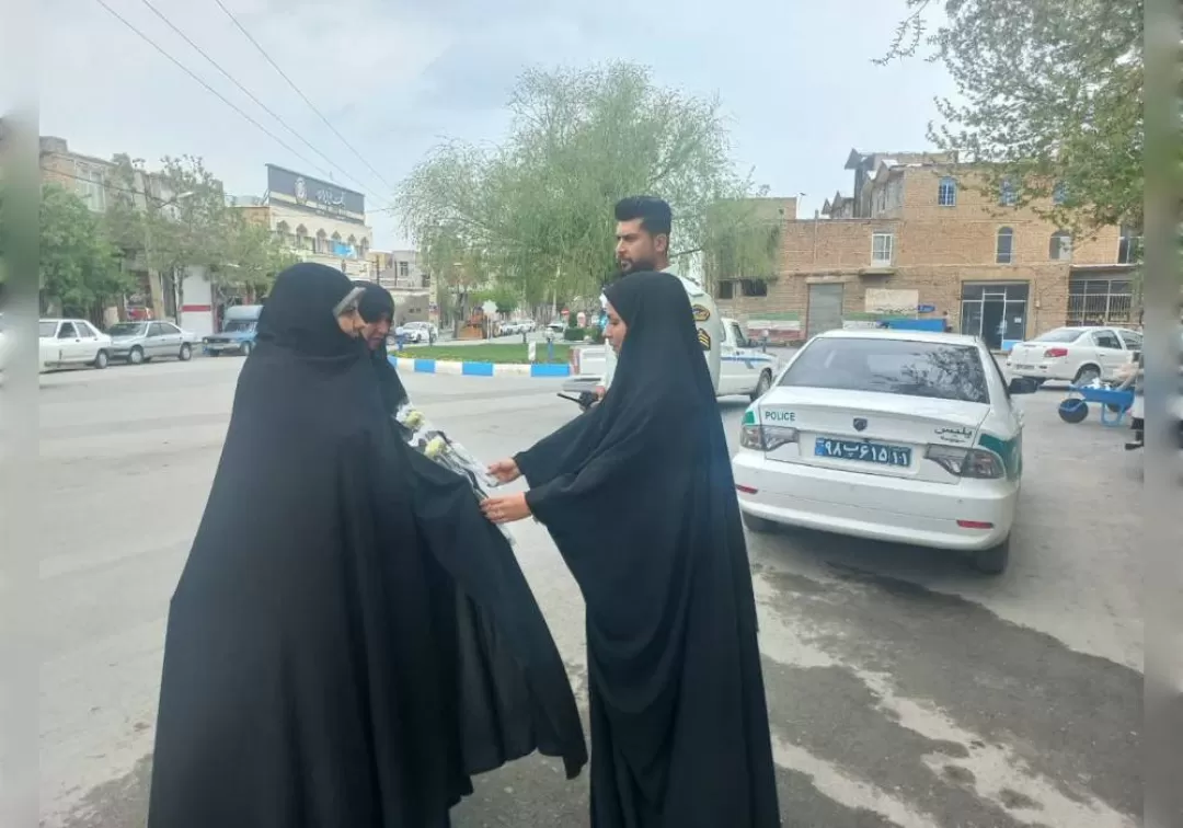 تقدیر نیروی انتظامی از بانوان محجبه خنداب