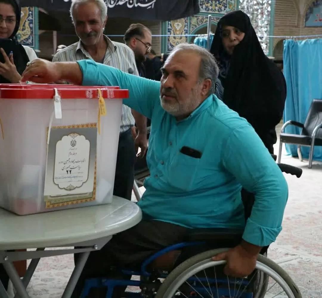 ساوجیها برای انتخاب آیندهٔ خود صف کشیدند