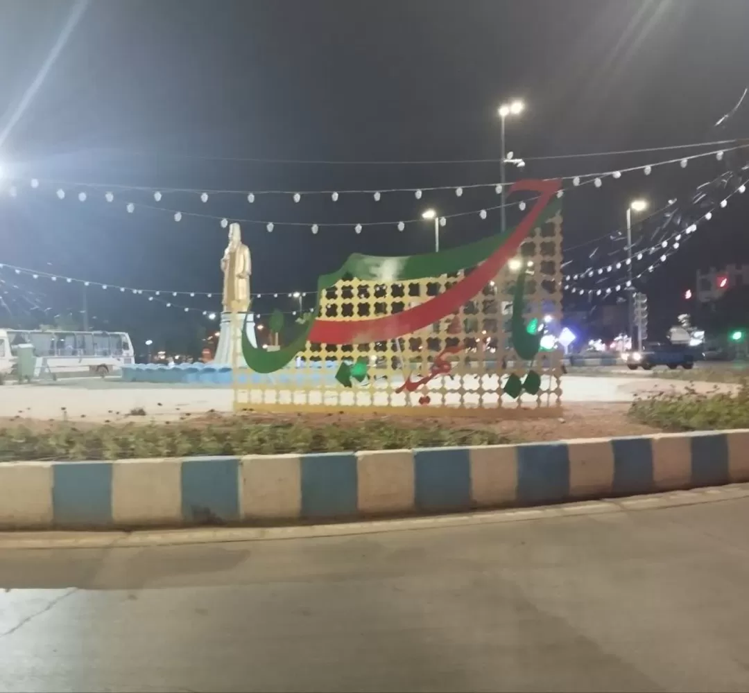 نصب نماد ماه محرم بر قامت فراهان