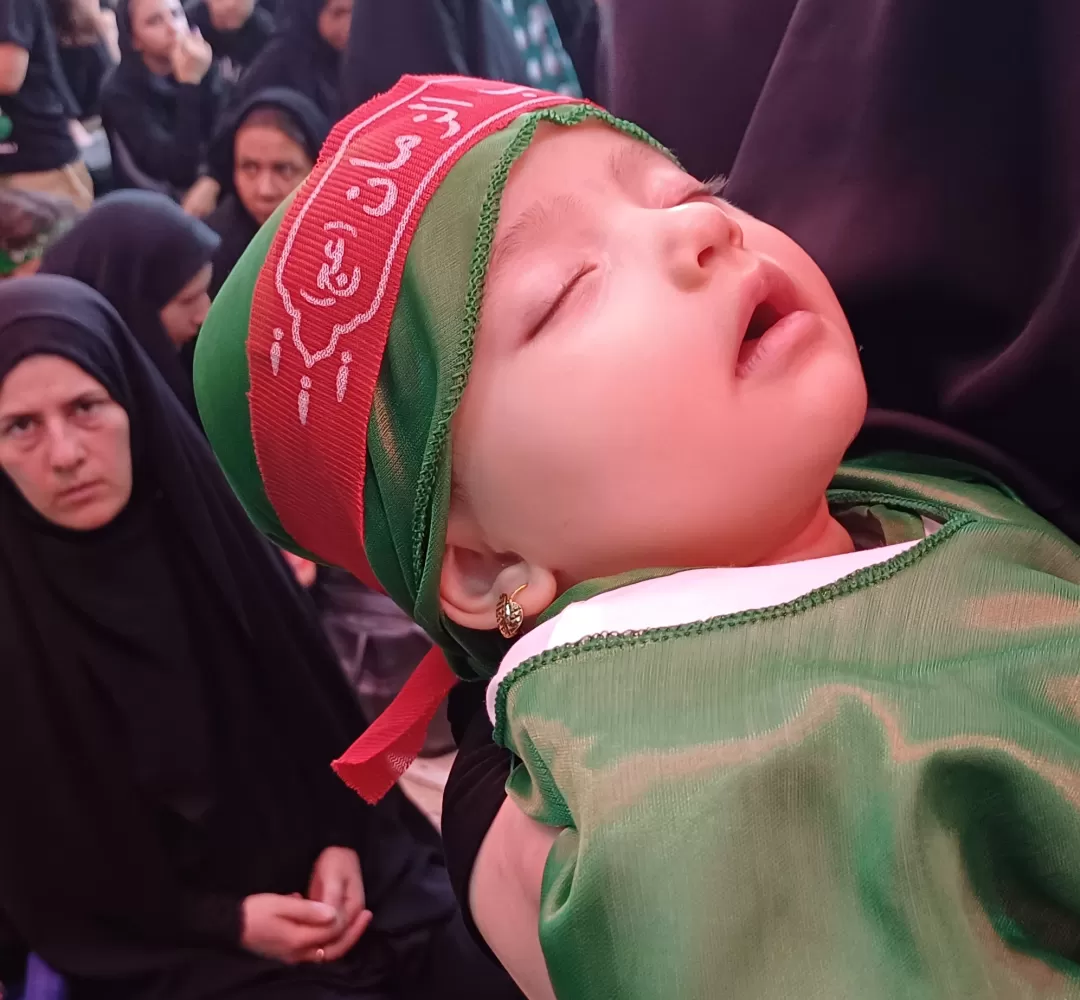 اجتماع بزرگ شیرخوارگان عاشورایی در ساوه