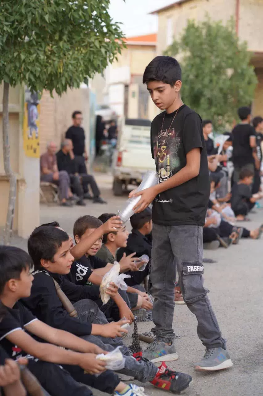 دسته عزاداری زنجیرزنی در شهر تلخاب برپا شد