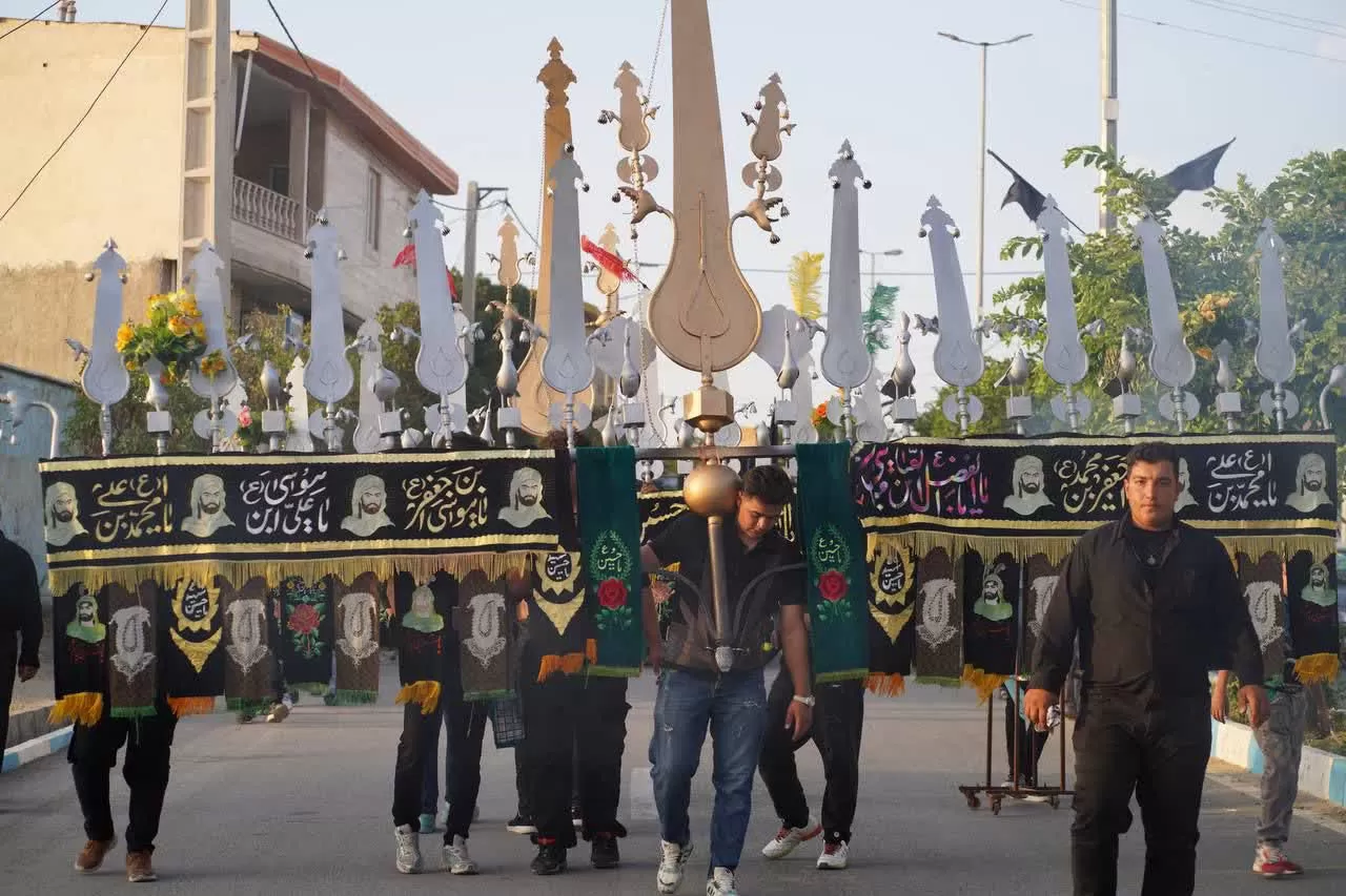 دسته عزاداری زنجیرزنی در شهر تلخاب برپا شد