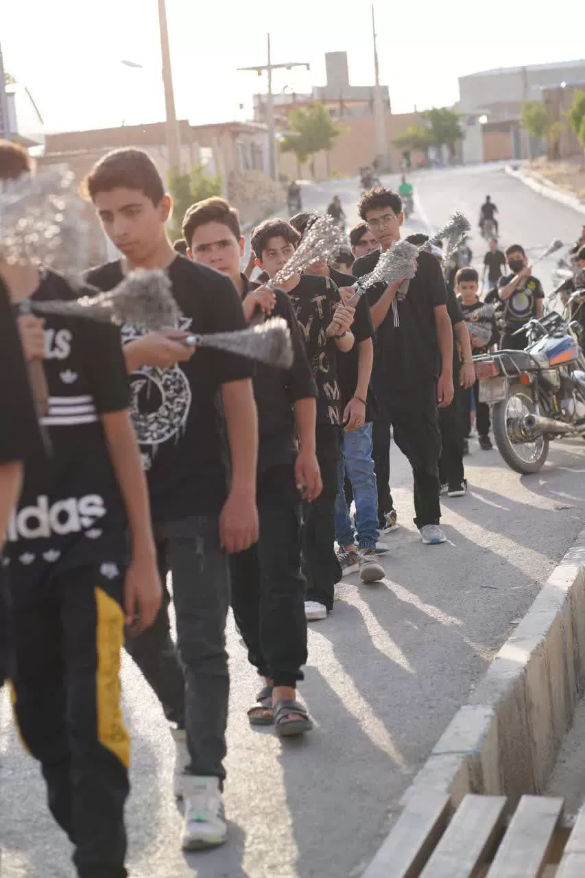 دسته عزاداری زنجیرزنی در شهر تلخاب برپا شد