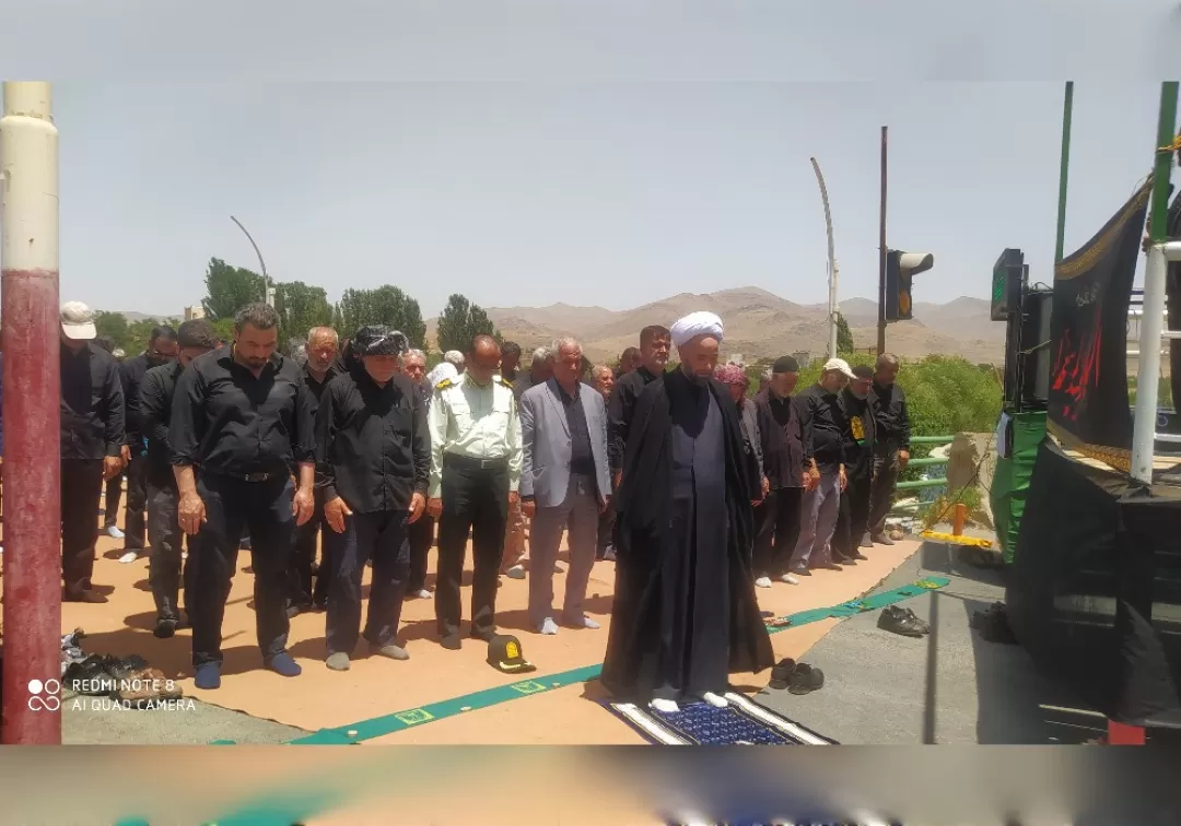 نماز ظهر عاشورا در خنداب برگزار شد