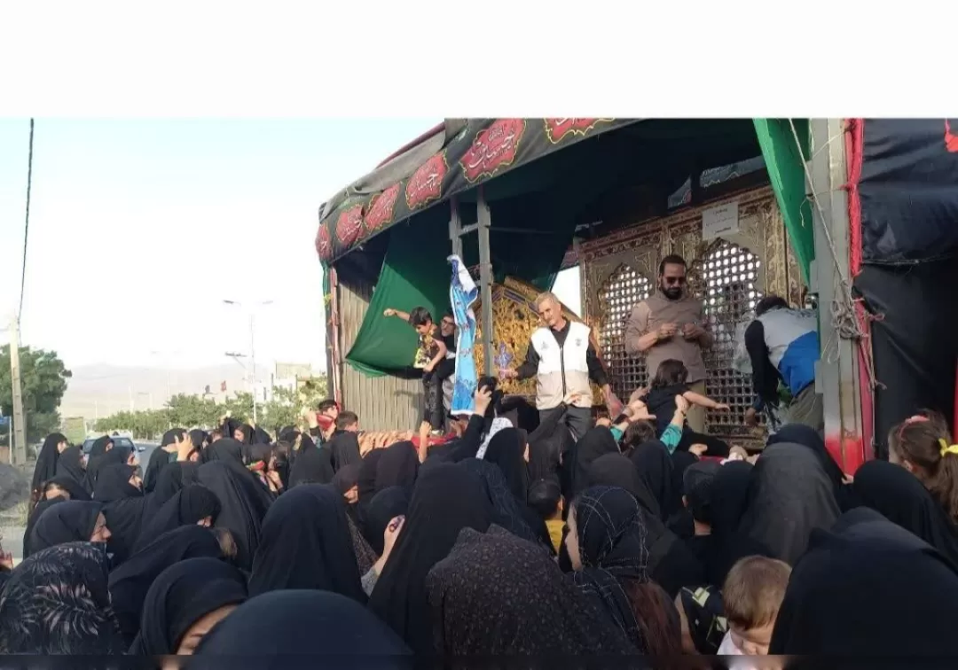 مراسم استقبال از نیم‌ضریح سرداب امام‌ زمان(عج)