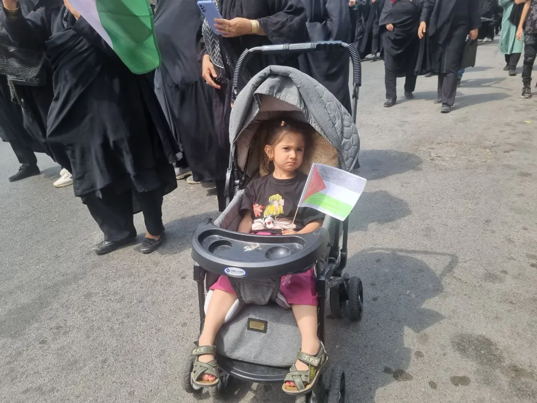 آئین پیاده‌روی جاماندگان اربعین در ساوه برگزار شد