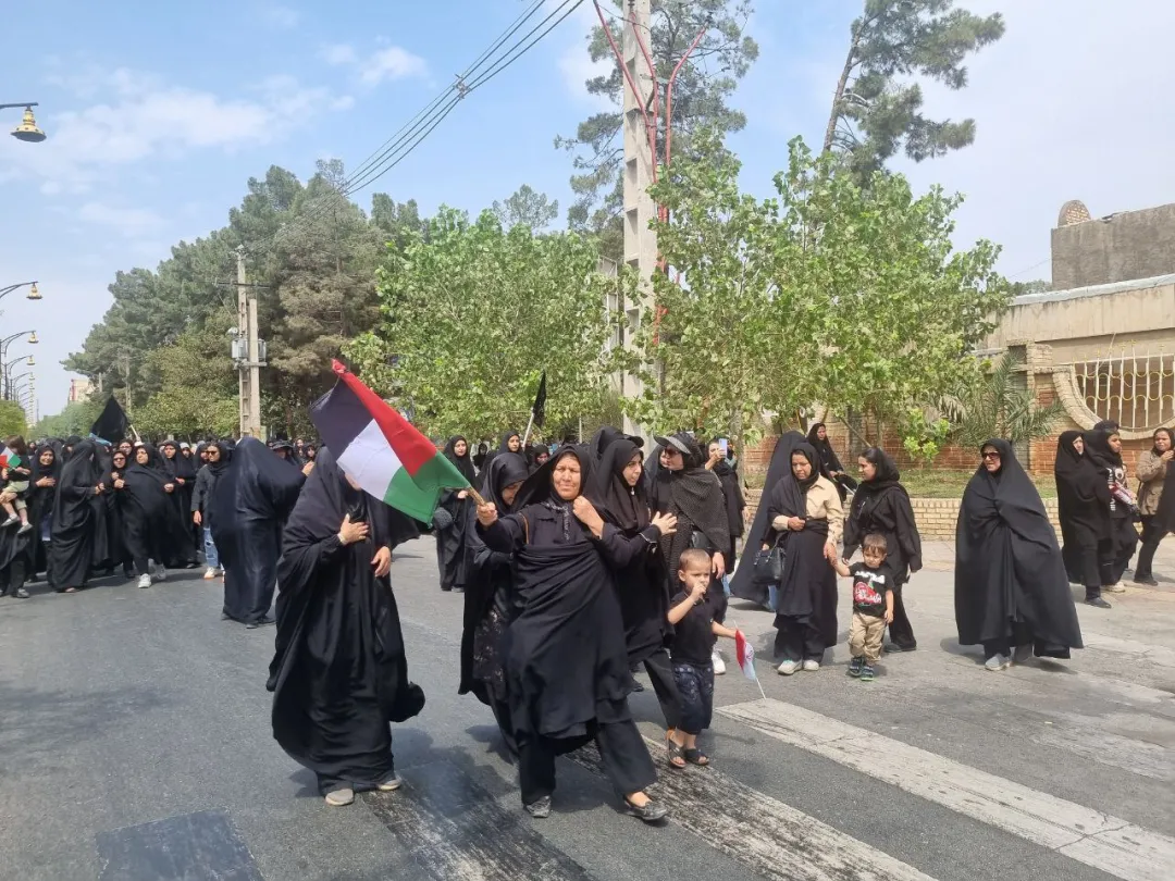 آئین پیاده‌روی جاماندگان اربعین در ساوه برگزار شد