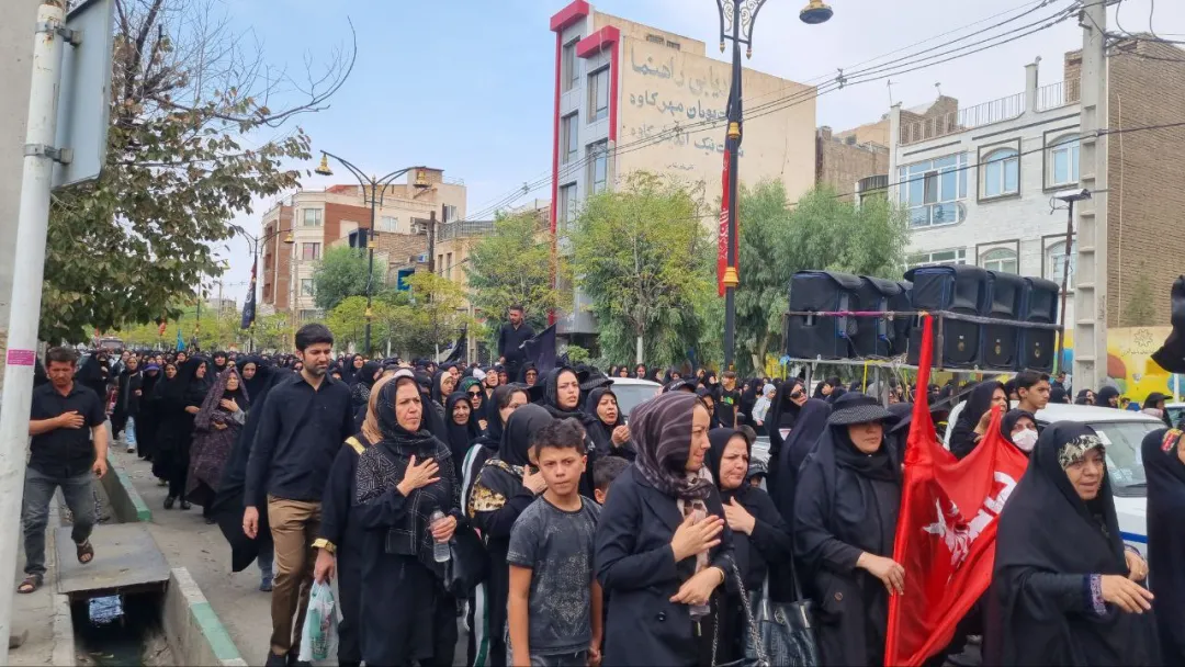 آئین پیاده‌روی جاماندگان اربعین در ساوه برگزار شد