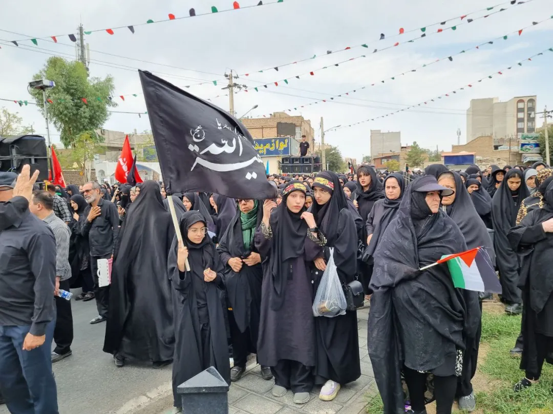 آئین پیاده‌روی جاماندگان اربعین در ساوه برگزار شد