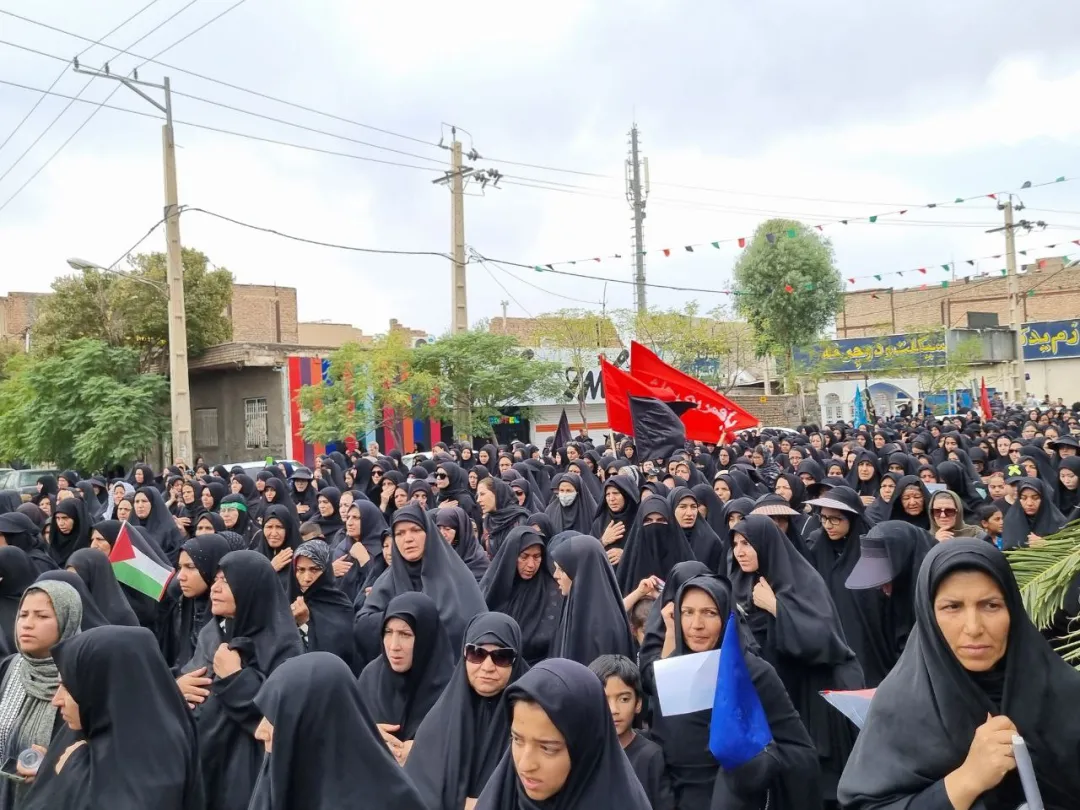 آئین پیاده‌روی جاماندگان اربعین در ساوه برگزار شد