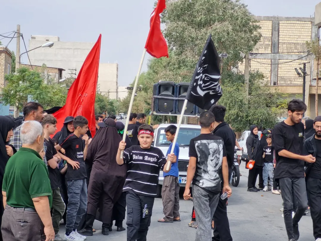 آئین پیاده‌روی جاماندگان اربعین در ساوه برگزار شد
