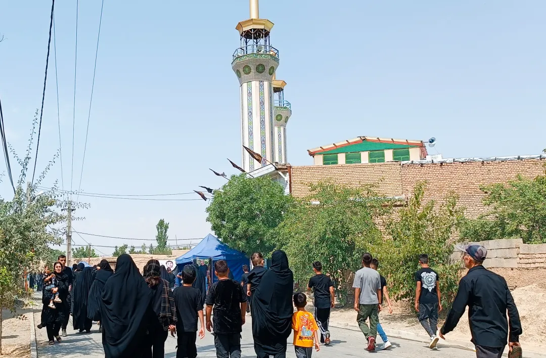 آئین پیاده‌روی اربعین عاشقان اباعبدالله (ع) در کمیجان