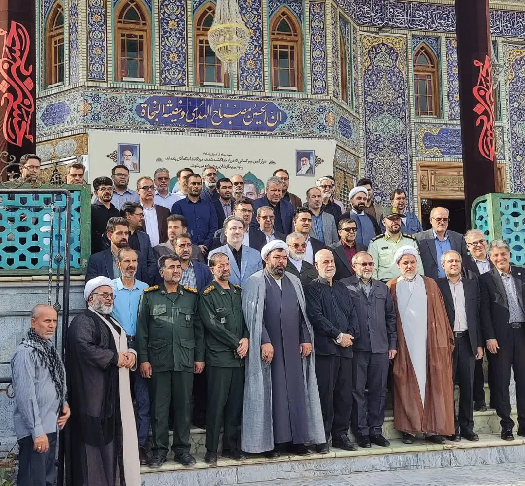 گلزار شهدای ساوه با حضور مسئولان گلباران شد