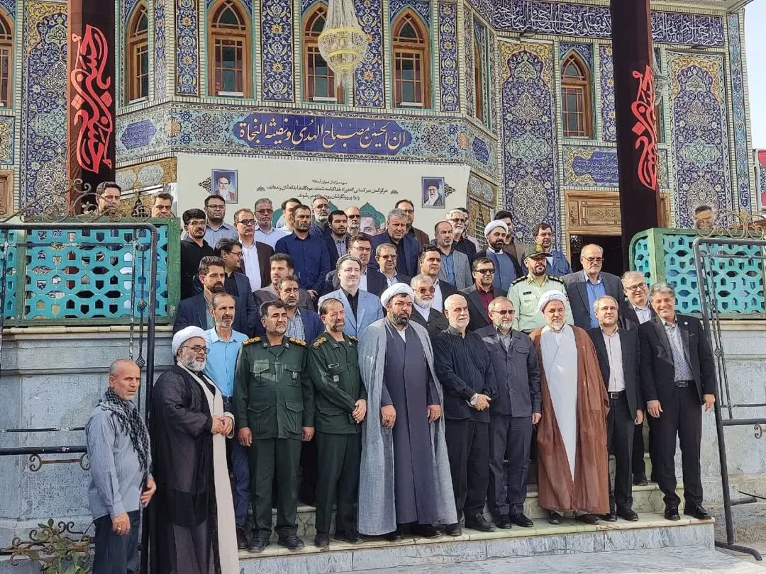 گلزار شهدای ساوه با حضور مسئولان گلباران شد