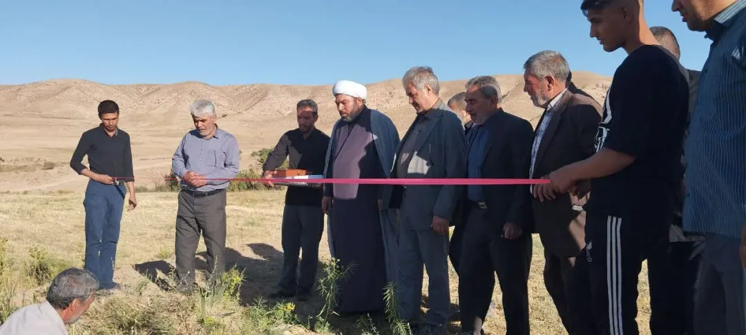 لوله‌گذاری آب دو روستای «ورامه» و «منجقان»