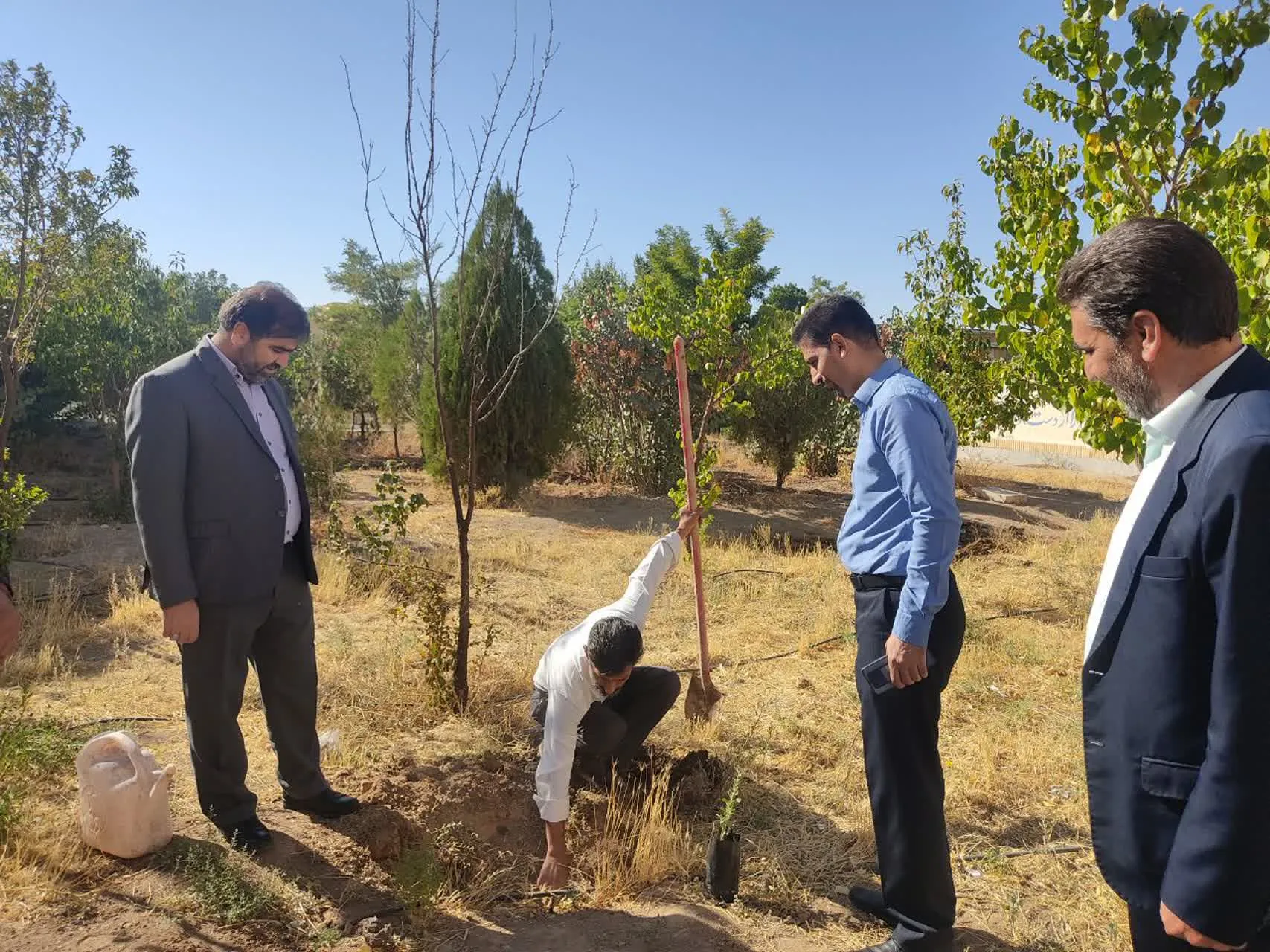 نواختن زنگ ایثار و مقاومت در فراهان