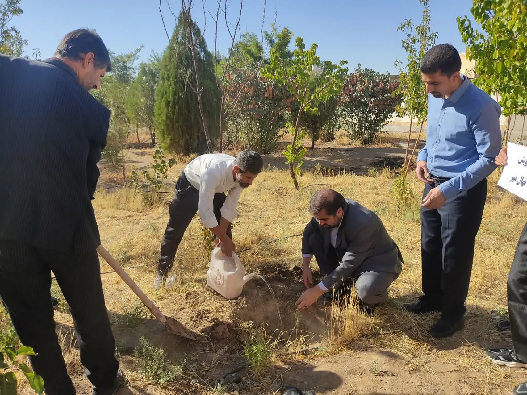 نواختن زنگ ایثار و مقاومت در فراهان