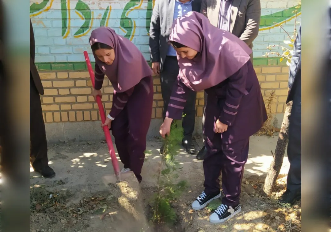 نواختن زنگ مهر مقاومت در مدارس خنداب