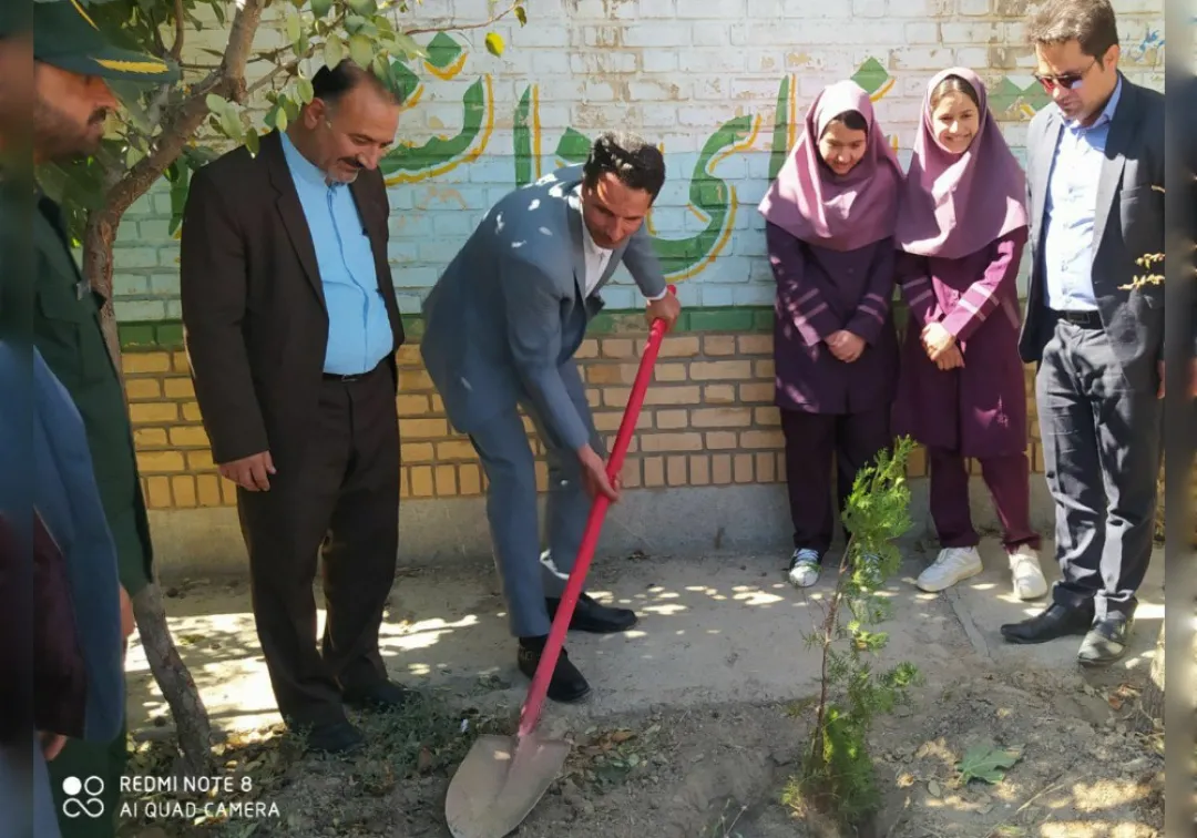 نواختن زنگ مهر مقاومت در مدارس خنداب