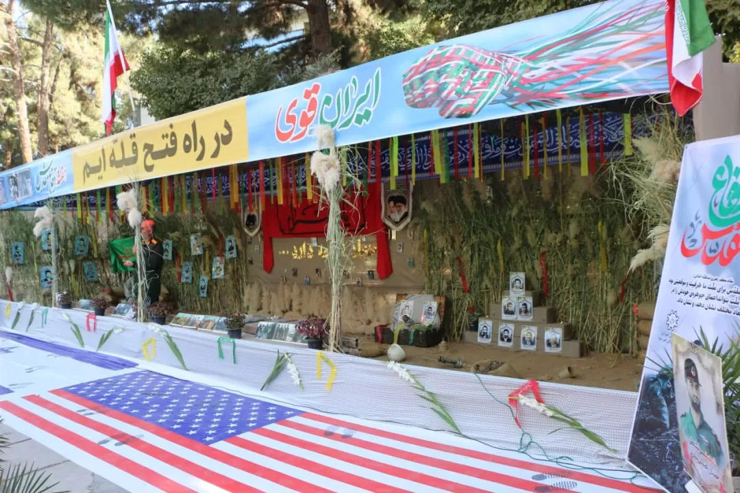 افتتاح نمایشگاه دفاع مقدس در شهرداری ساوه
