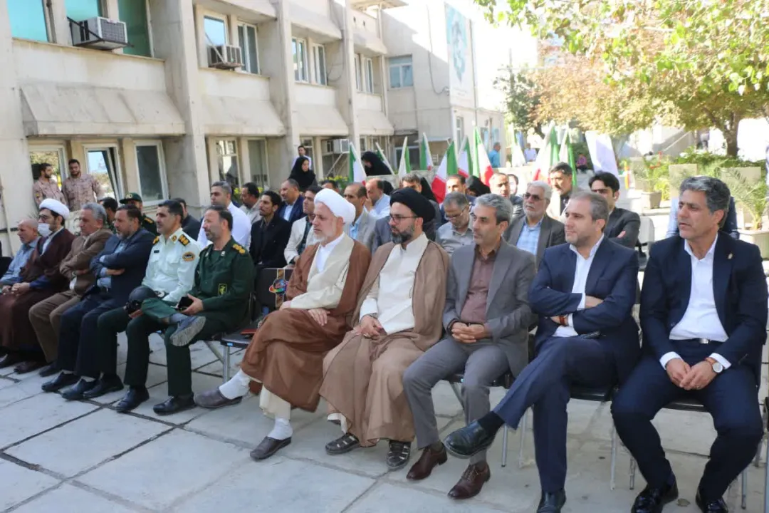 افتتاح نمایشگاه دفاع مقدس در شهرداری ساوه