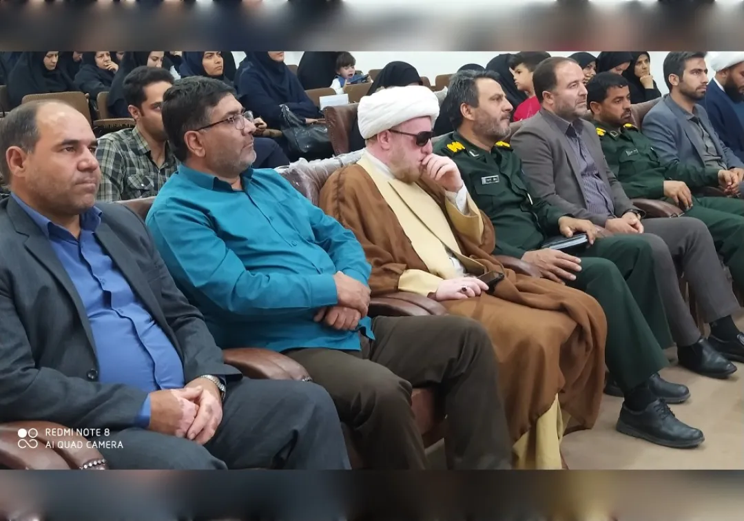رونمایی از پوستر شهدای شهرستان خنداب