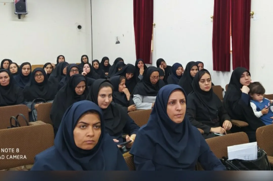 رونمایی از پوستر شهدای شهرستان خنداب