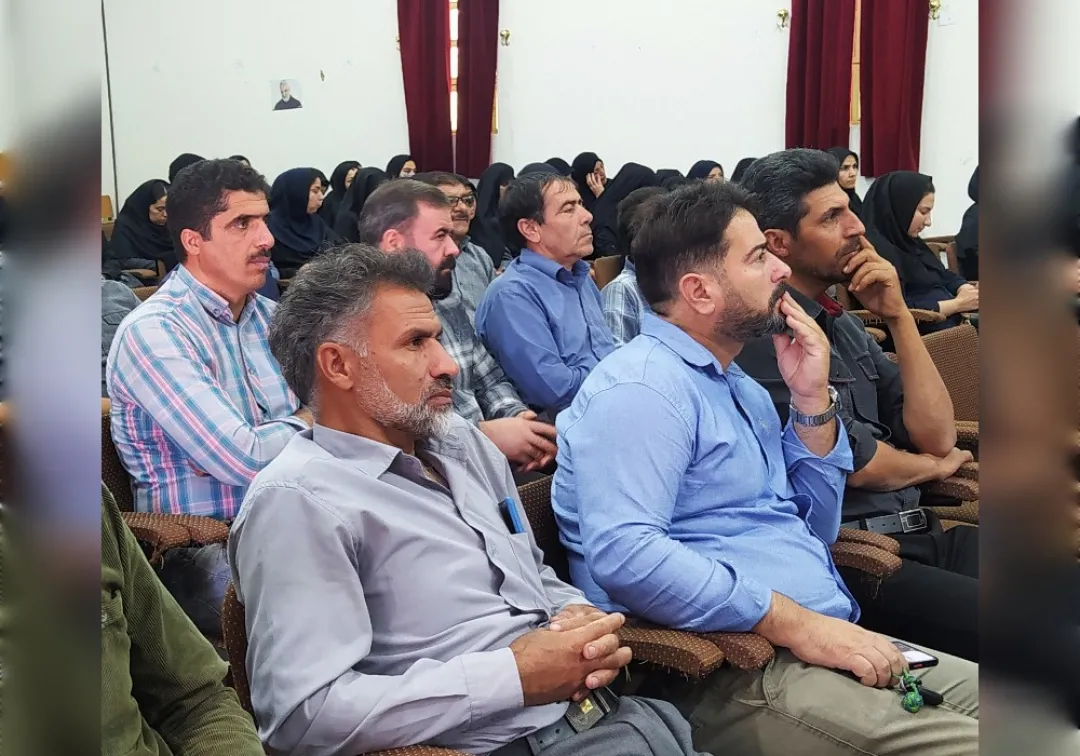 رونمایی از پوستر شهدای شهرستان خنداب