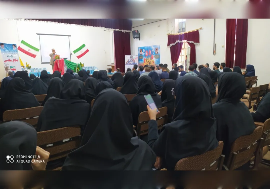 رونمایی از پوستر شهدای شهرستان خنداب