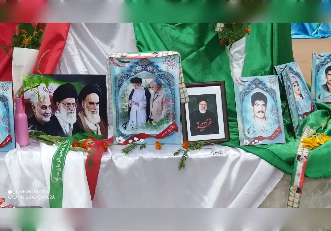 رونمایی از پوستر شهدای شهرستان خنداب