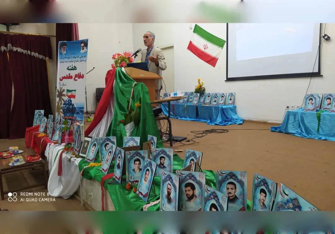 رونمایی از پوستر شهدای شهرستان خنداب