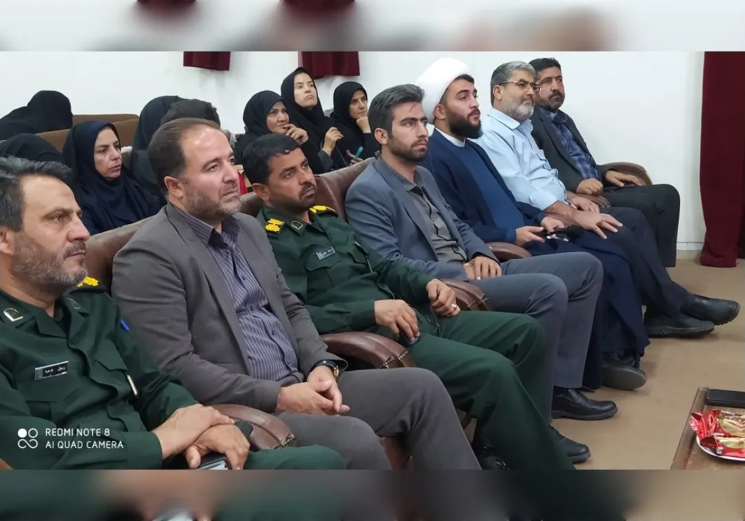 رونمایی از پوستر شهدای شهرستان خنداب