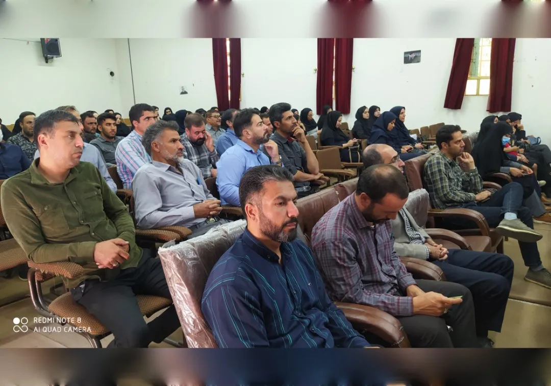 رونمایی از پوستر شهدای شهرستان خنداب