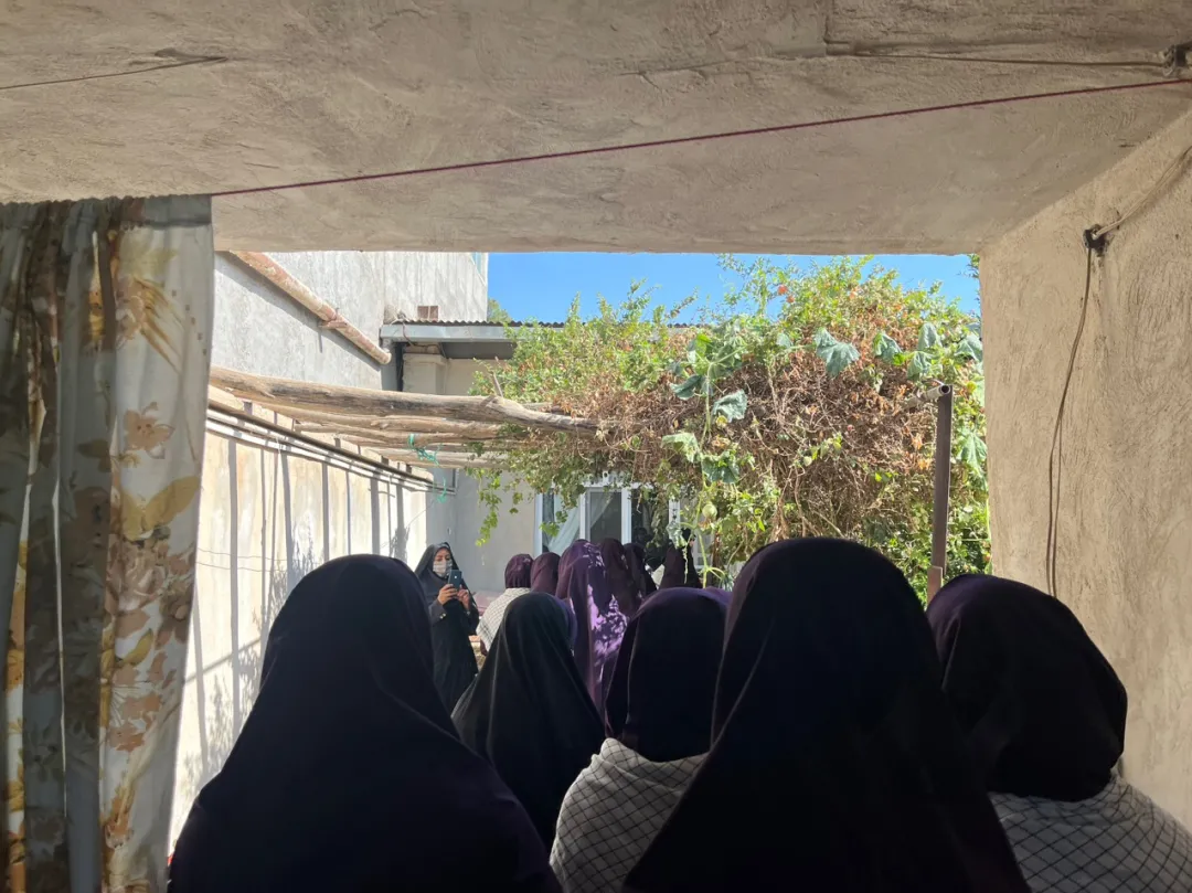 دیدار دانش‌آموزان با خانواده شهدا