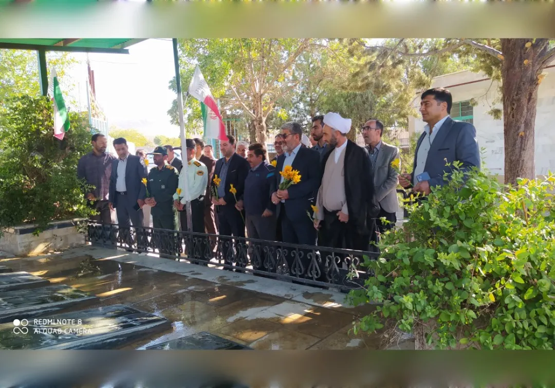 عطرافشانی قبور مطهر شهدا