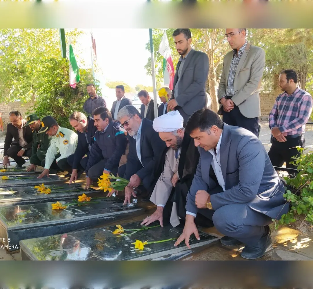 عطرافشانی قبور مطهر شهدا