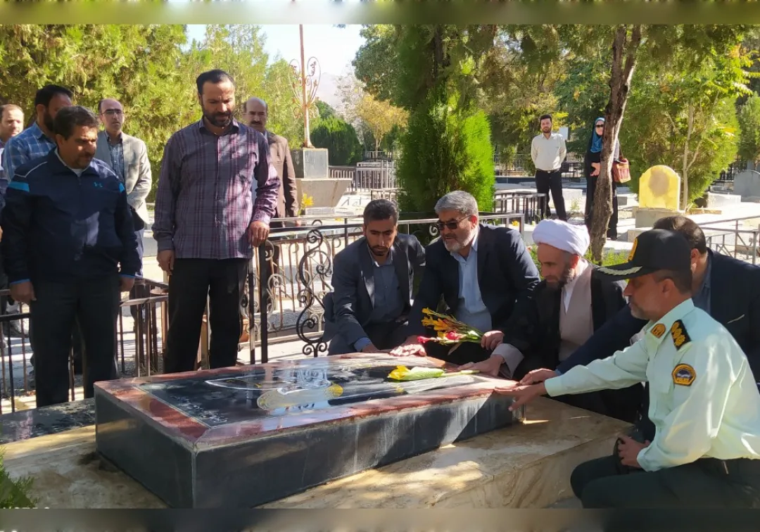 عطرافشانی قبور مطهر شهدا