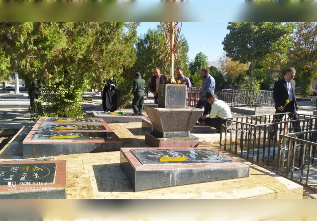 عطرافشانی قبور مطهر شهدا