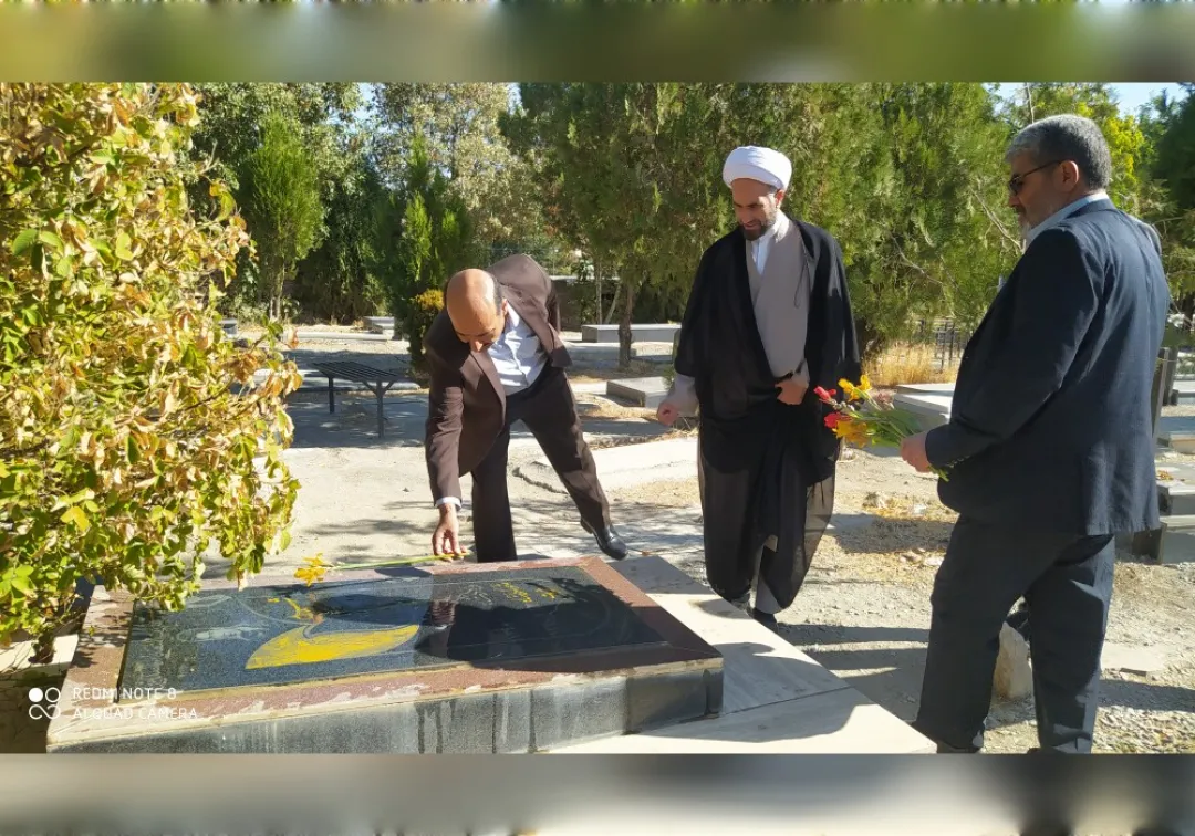 عطرافشانی قبور مطهر شهدا