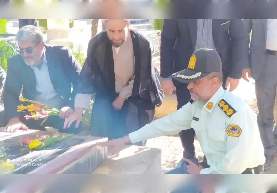 عطرافشانی قبور مطهر شهدا