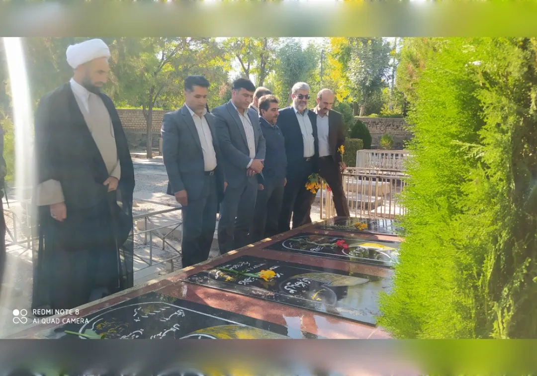 عطرافشانی قبور مطهر شهدا