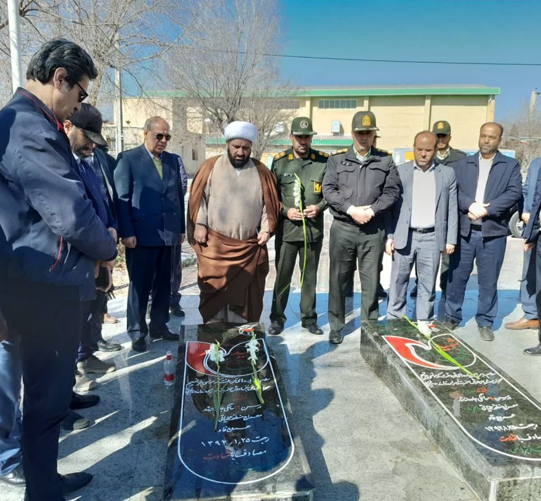 غباروبی و گلباران مزار شهدای گمنام فراهان