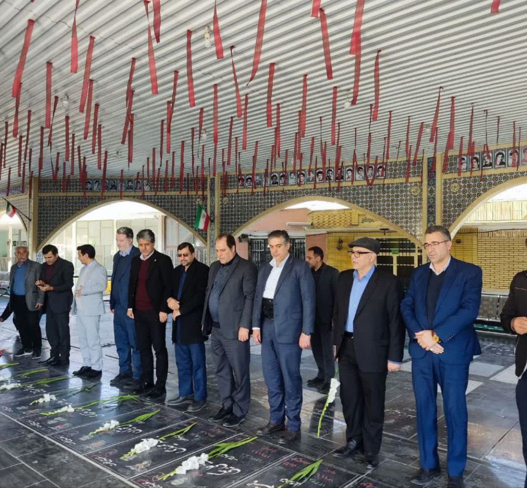 گلزار شهدای ساوه عطرافشانی شد