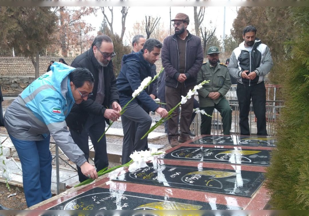 گلباران قبور مطهر شهدای خنداب