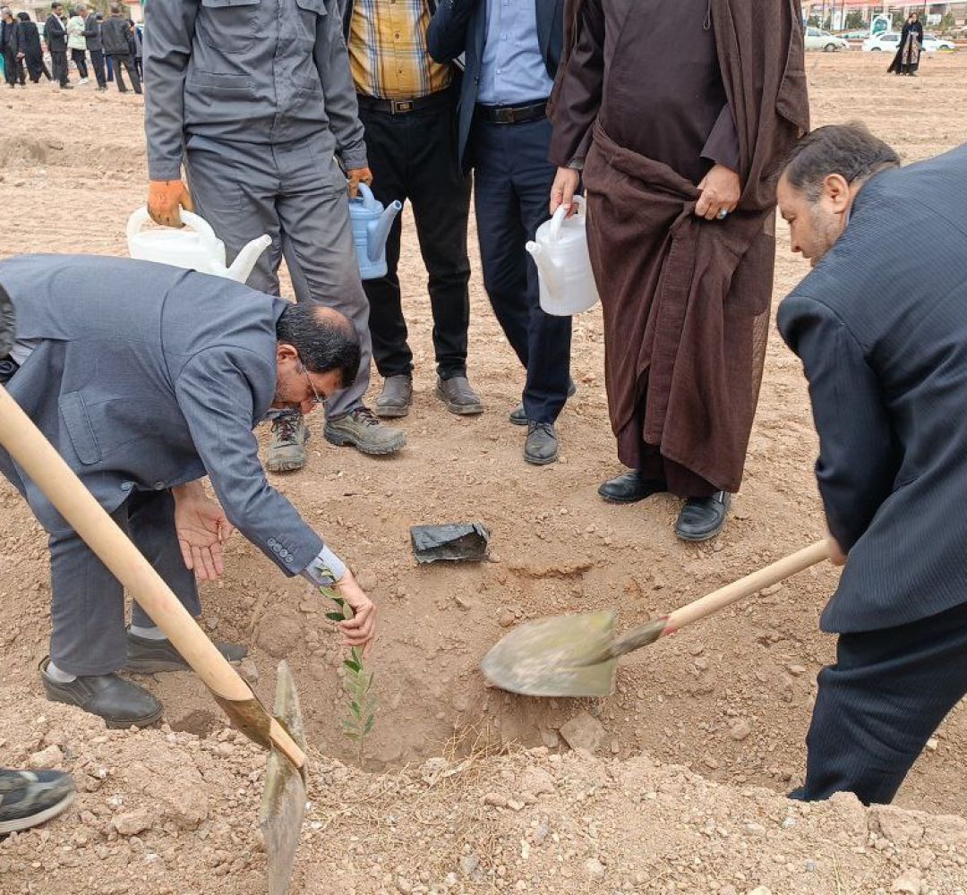 آئین روز درختکاری در ساوه برگزار شد